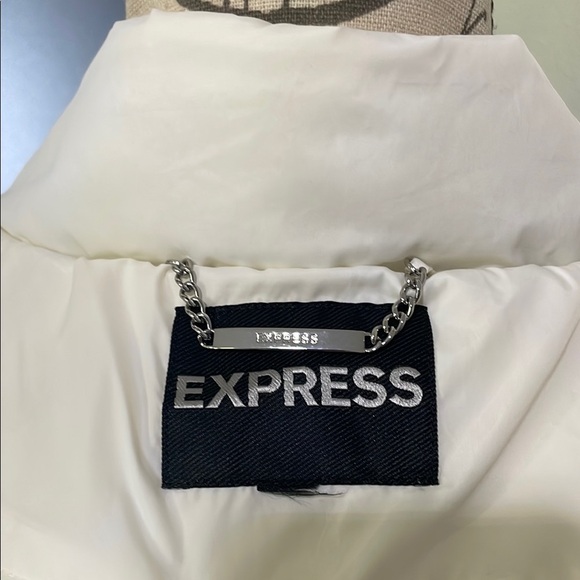 Express White Puffer Coat with Faux Fur Trim - Picture 9 of 11